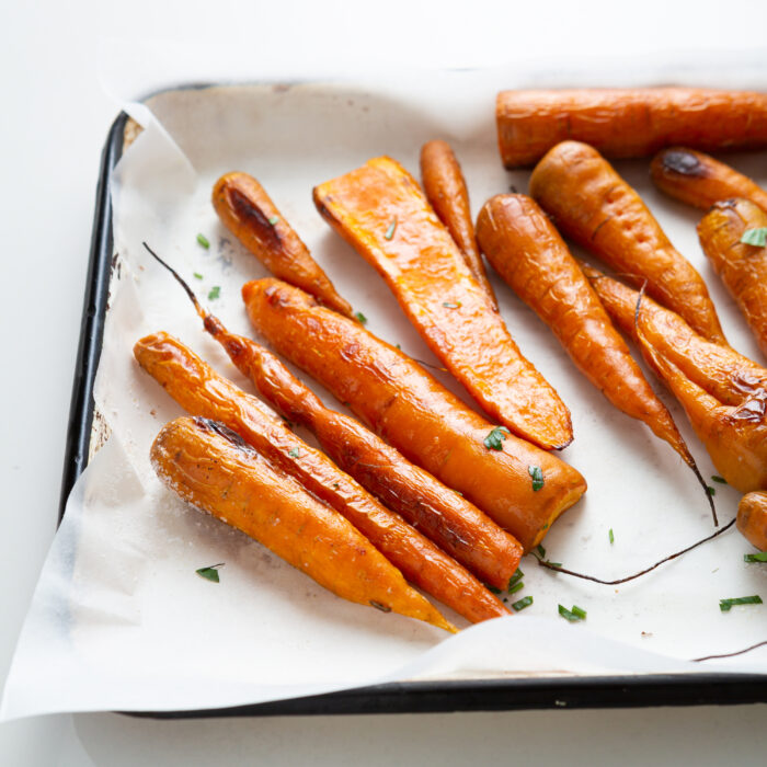 Close,Up,Of,Roasted,Carrots,On,Baking,Dish